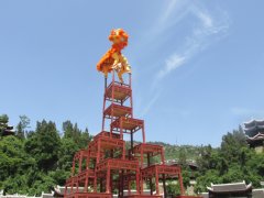 重庆七旬高台舞狮掌门人 以“空中芭蕾”让你折服