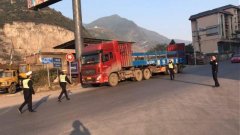 319国道武隆段发生岩石垮塌 公路双向中断