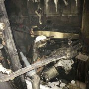 重庆一小区7-19楼变电箱被烧毁