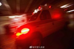 为避让救护车摔倒 男子拦下载有紧急病人的救护车 民警：先救人再评理