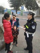 女子报警称四岁儿子走失  男童却独自踏上回家路