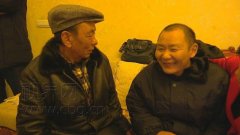 男子打工回家路上走失十五年 救助站携手新年与家人团聚