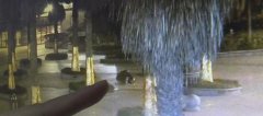 男子见女网友遇感情挫折 深夜砸车