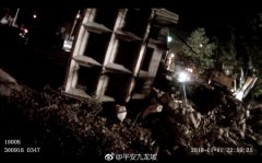 渣土车长下坡不减速 老司机过度自信把车开翻了