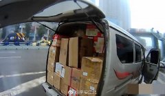 面包车“掏空自己”改货车   连副驾都被“利用”