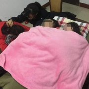 妈妈轻生投江 一双儿女哭喊着紧随其后