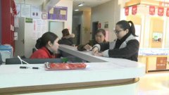 女子超市购物弄丢钱包 监控记录被人顺走过程