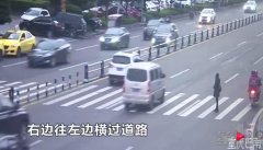 惊险一刻！斑马线上女子被撞飞
