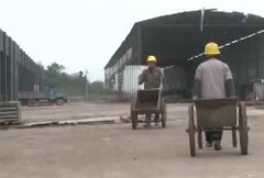 建筑工人被欠薪 回家过年怎么办？