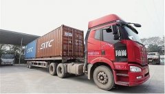 重庆现神停车：挂车集装箱离柱子1厘米