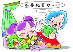 超市现非卖品锋利大剪刀 一岁小孩险被刺
