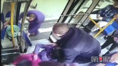 老司机路上突“发飙” 只为车上一个人