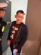 小伙看完电影后   误入安全通道被困