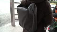 深夜背包落在出租车上 好心驾驶员“完璧归赵”