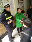 熊孩子偷买手机玩“吃鸡”游戏  家长发现与手机店家起纠纷