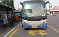 客车司机嫌太远 企图将乘客丢在半路上