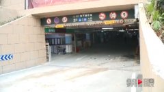 车库变成“建材市场” 找车位停车真难