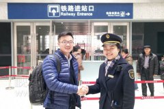 主人一晃神 行李“出走”几个站