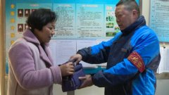 万元现金丢失急哭失主 好心人捡到如数归还