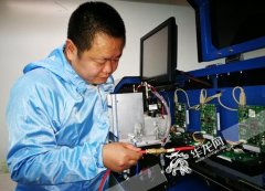 重庆身份证制作线上的“大师” 把平凡工作做到极致