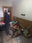 房内烟头点燃储物室杂物 21岁小伙不知报警找妈妈