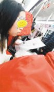 女子车厢吃包子不听劝阻 称“包子就要趁热吃”