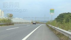 渝黔高速迎来节前返乡车流高峰