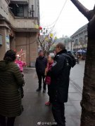 外婆打麻将“打嗨”忘记在带孙  民警送回走丢孙女才知孩子走丢2小时