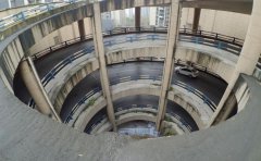 重庆一小区现旋转公路 回家先转4圈