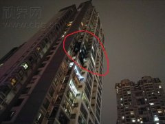 不听劝阻 居民小区放烟花引燃阳台