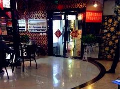 女子遭遇“天价”剪发   老板：店铺才重新装修过