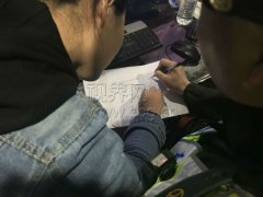 聋哑人租车上高速突遇停摆 超车道上求援