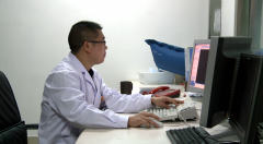 摩托车驾驶员受伤 路过医生路边守候