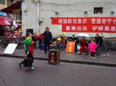 街头“假乞丐”被揭穿   还开商务车