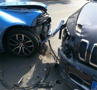 双行道当单行道开 两车相撞损失重