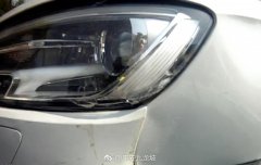 女司机双黄线强行调头  直行车辆避让不及酿事故