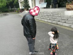 奶奶带3岁孙女出门只顾买菜  一不小心将孙女弄丢