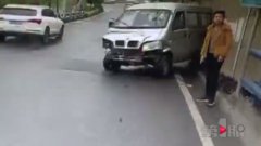 下雨过弯不减速 漂移过头副驾很受伤