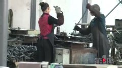 机械厂开进居民区 敲敲打打闹翻天