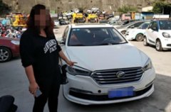 女子科目一刚过  就开着套牌车上了路