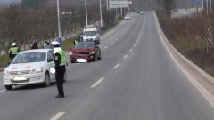 新手女司机借朋友车开 一脚下去损失五万