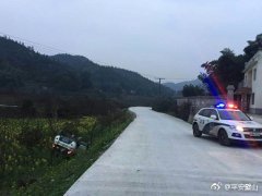 车开出路沿并倒翻 萌新司机：这次真要瑟瑟发抖了