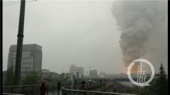 两江新区一物流公司内发生火灾后：疑为镁粉燃烧