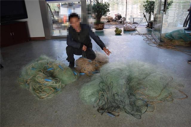 万州一男一女半夜捕捞国家保护动物被处罚