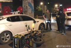 争抢“2秒钟” 摩托撞上小轿车