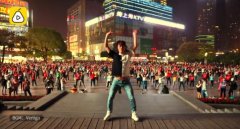 29岁小伙领舞15年 每晚带千人开跳