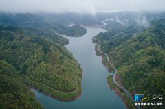 航拍石柱太阳湖云雾缭绕如仙境