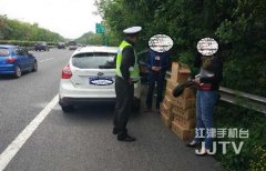 情侣高速公路吵架 女子被男子要求下车