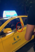 乘客手机遗落在出租上  的哥开价两百将其送回
