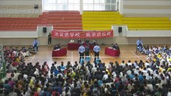 校门外“斗殴”致伤  法院进校园公开审理